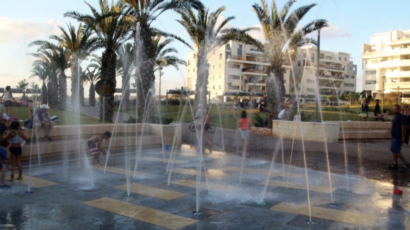 מזרקת סילונים ציבורית בכיכר כרמים בשוהם