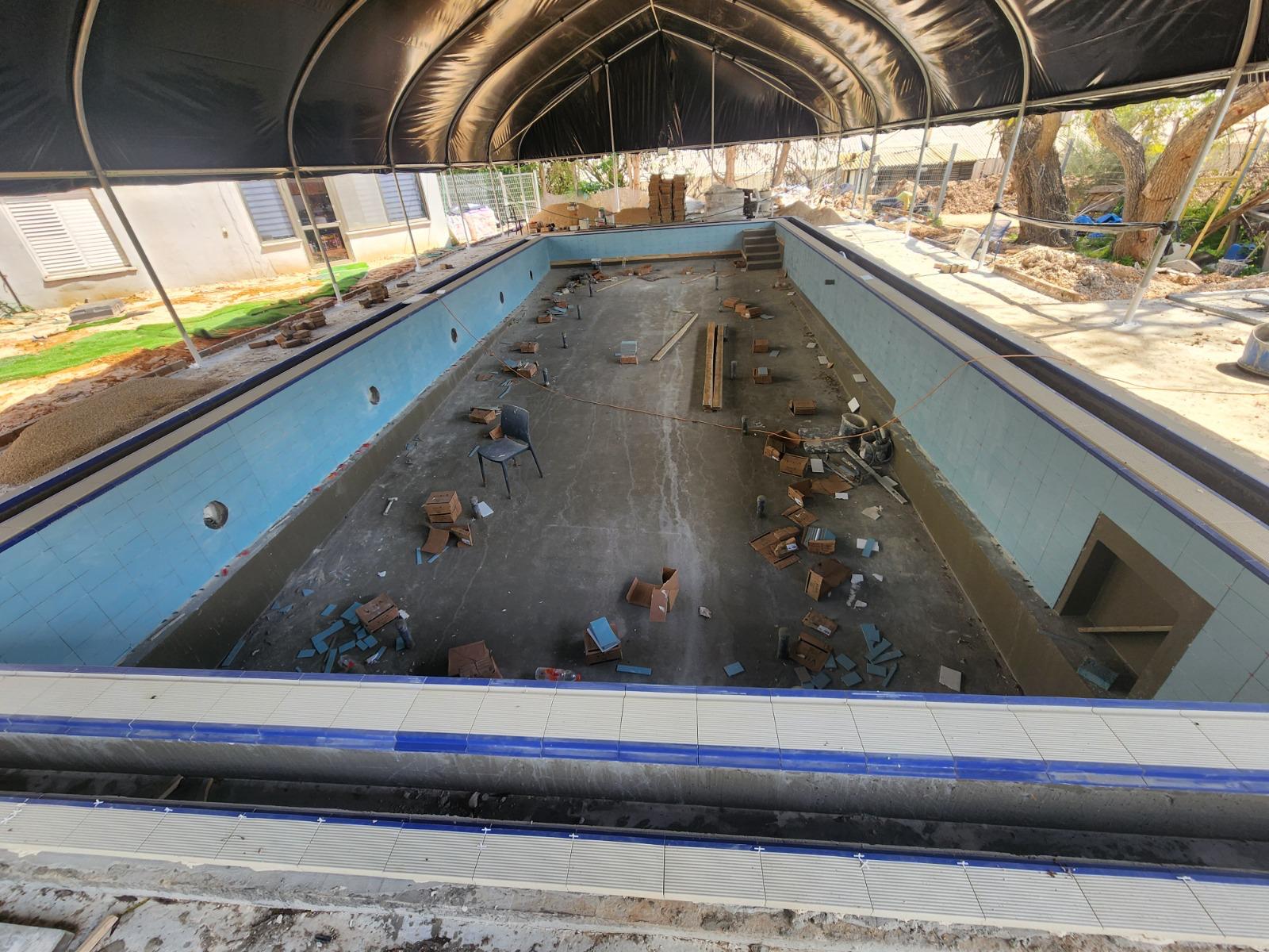 בריכת בטון בבנייה, חיפוי ופסיפס